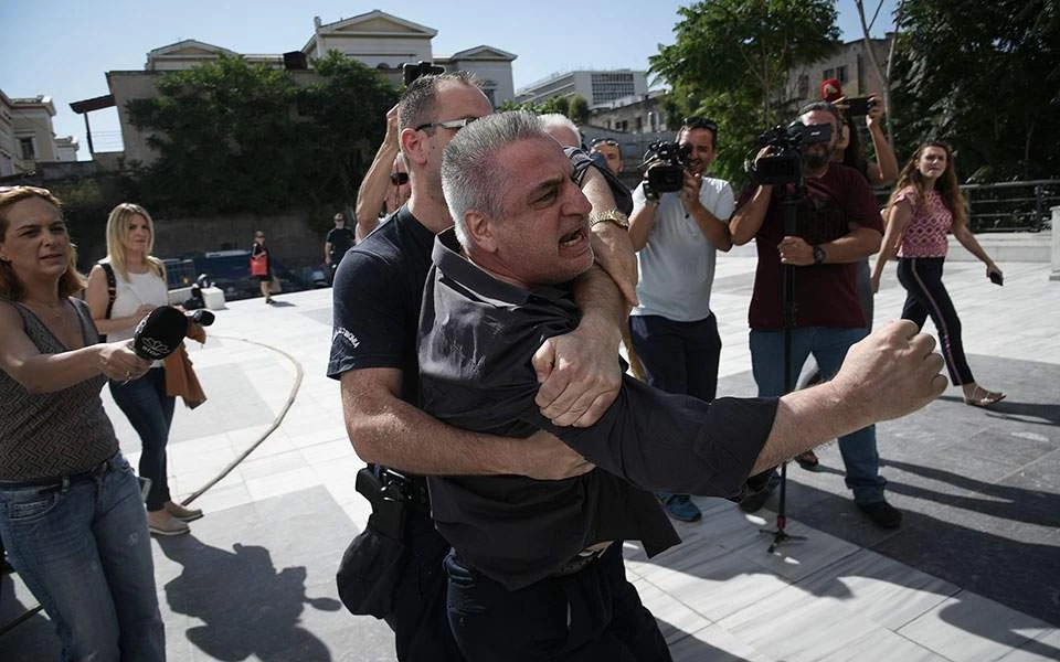 Επιχείρησαν να λιντσάρουν τον δολοφόνο της Ζέμπερη